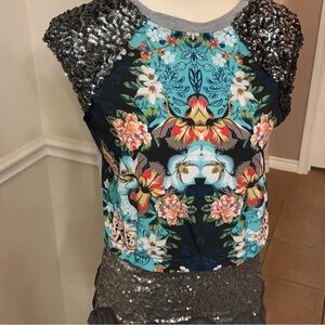 Turquoise floral print gray sleeveless top withh sequins.